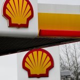 Le géant pétrolier britannique Shell a dévoilé un bénéfice en forte baisse au deuxième trimestre, plombé par la baisse des ventes de gaz naturel et le recul du prix des hydrocarbures. (archives)